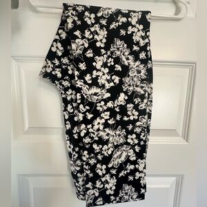BNWT ROZ & ALI CROPPED PRINT PANTS